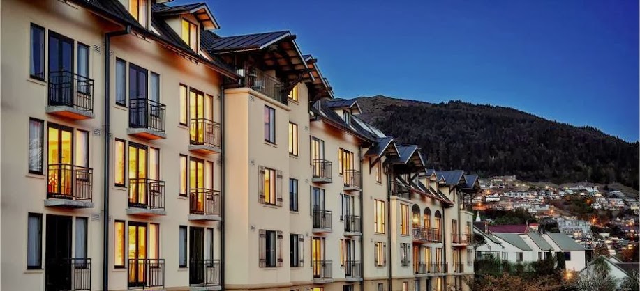 Hotel-St-Moritz-Exterior-Twilight-930x424.jpg
